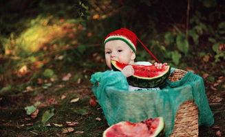 萌娃吃瓜特效,萌态百出，特效瞬间萌化人心