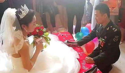 伴郎和新娘吃瓜,笑料百出！