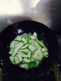 拉肚子吃鸡蛋炒角瓜,缓解拉肚子美食秘方