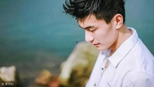 衣服吃瓜帅男头,吃瓜帅男头演绎潮流衣品风采