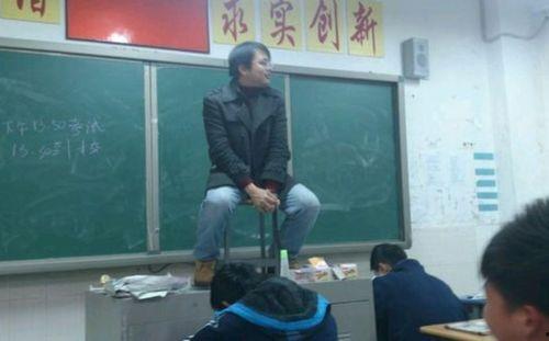 监考老师吃瓜群众,监考老师与吃瓜群众的趣味互动瞬间