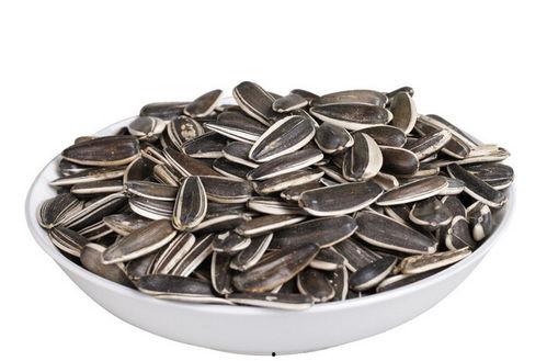 吃瓜和吃瓜子图片对比,视觉对比下的美味诱惑