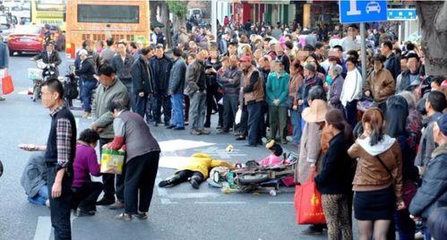 北站吃瓜现场路人,路人视角下的火爆瞬间