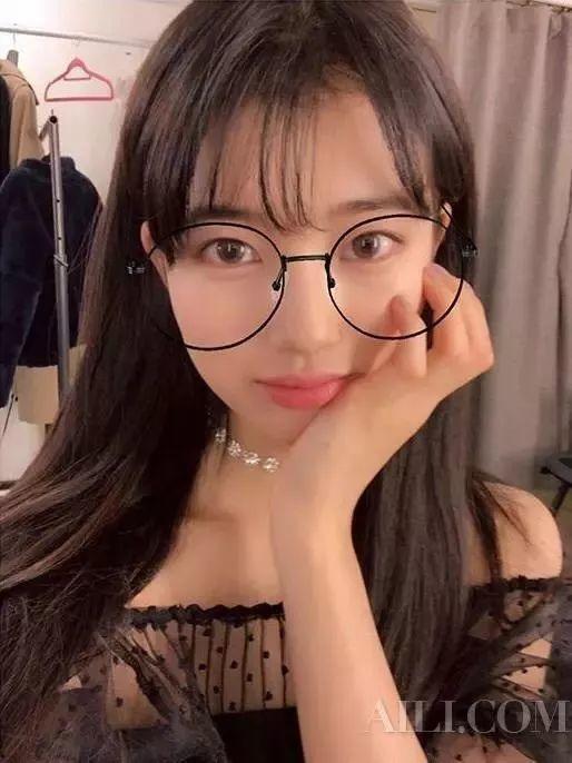 宿舍眼镜妹吃瓜,揭秘校园八卦风云