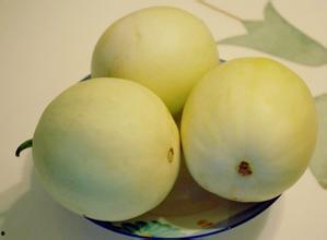 吃梨瓜起什么作用,润肺止咳，养生保健的天然良方