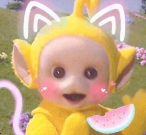 天使宝贝吃瓜图片可爱,萌态十足，可爱至极