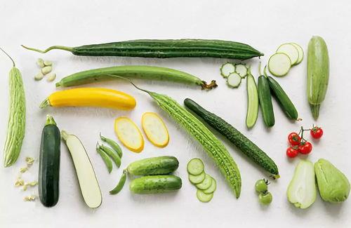 春吃芽夏吃瓜的意思,春芽夏瓜，顺应时节的味蕾之旅