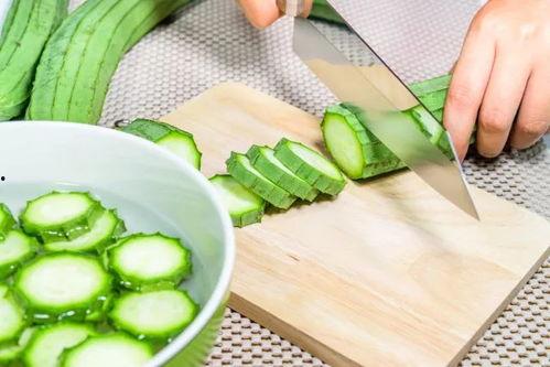 春吃芽夏吃瓜的意思,春芽夏瓜，顺应时节的味蕾之旅