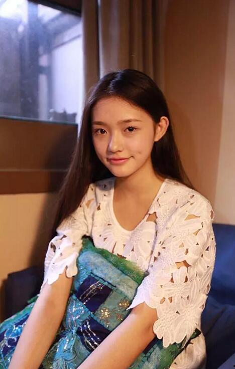 湖南女干部吃瓜